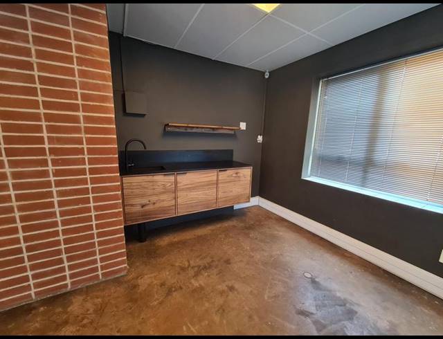 BUSINESS PROPERTY TO RENT IN FAERIE GLEN